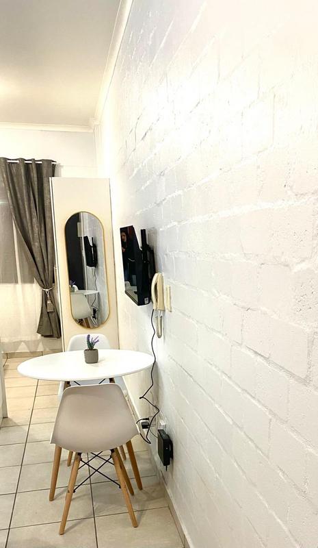 To Let 1 Bedroom Property for Rent in Wynberg Western Cape